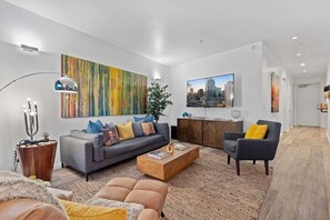 TV, video games, stereo, offices - Designer Penthouse Suite, East Downtown Austin (Austin)