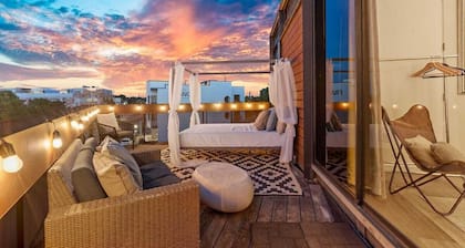 Designer Penthouse Suite, East Downtown Austin