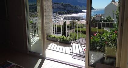 Apartamento orientado al sur con vista al mar, cerca de la playa / centro con terraza, aire acondicionado, estacionamiento