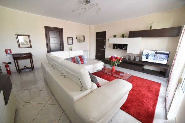 电视、书、立体声音响