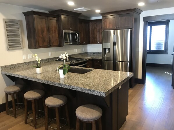 Microwave, dishwasher, coffee/tea maker, cookware/dishes/utensils