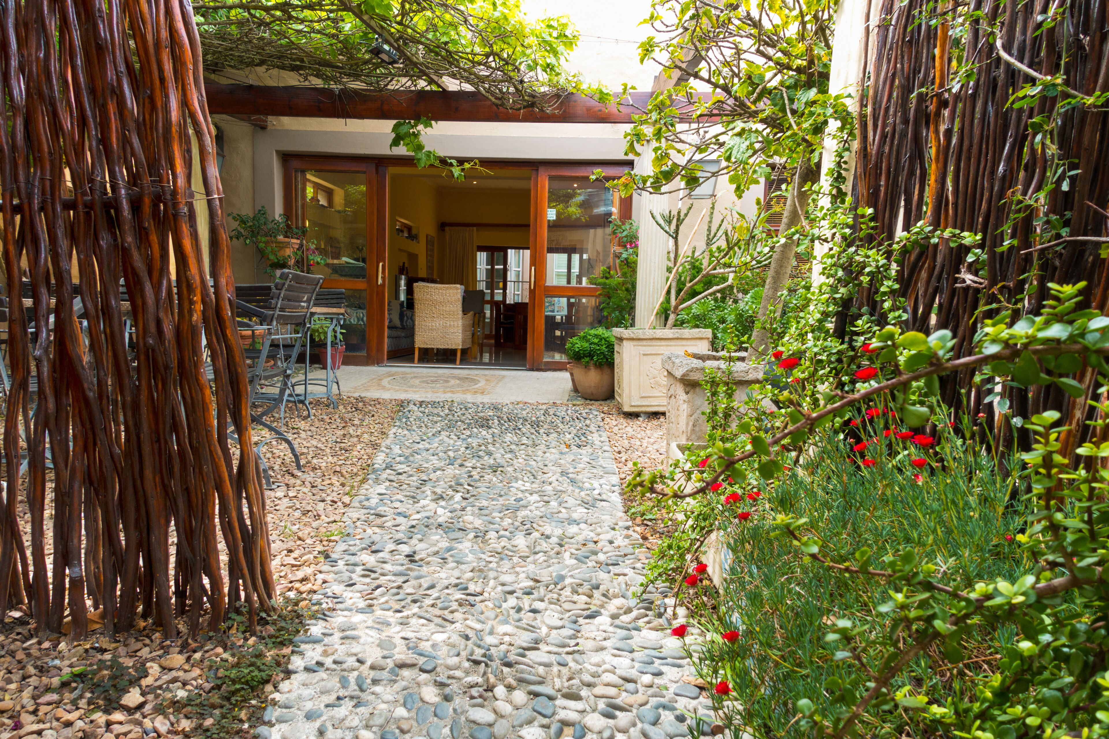 Foto - Rosedene Lodge - All solar, all aircon with pool and garden