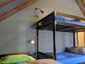 Basic Shared Dormitory, Mixed Dorm (Joan Room) | Free WiFi, bed sheets - Hostel Tevere (Warren)