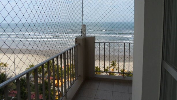 A balcony with a view of the beach and ocean. - Florida Beach Resort (Praia Grande) - Sea Front (praia grande)