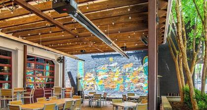 3BR Modern Gem • Beautiful Patio • Close to Everything