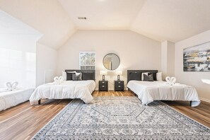 3 bedrooms, iron/ironing board, WiFi, bed sheets