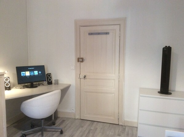 Room (Bleuet Centre Ville) | Room amenity