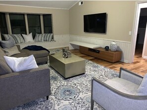 Living area - Lake Highland Luxury TownHouse (Dallas)