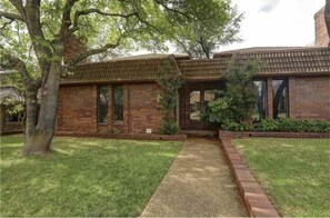 Exterior - Lake Highland Luxury TownHouse (Dallas)