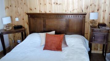 1 slaapkamer, een strijkplank/strijkijzer, beddengoed