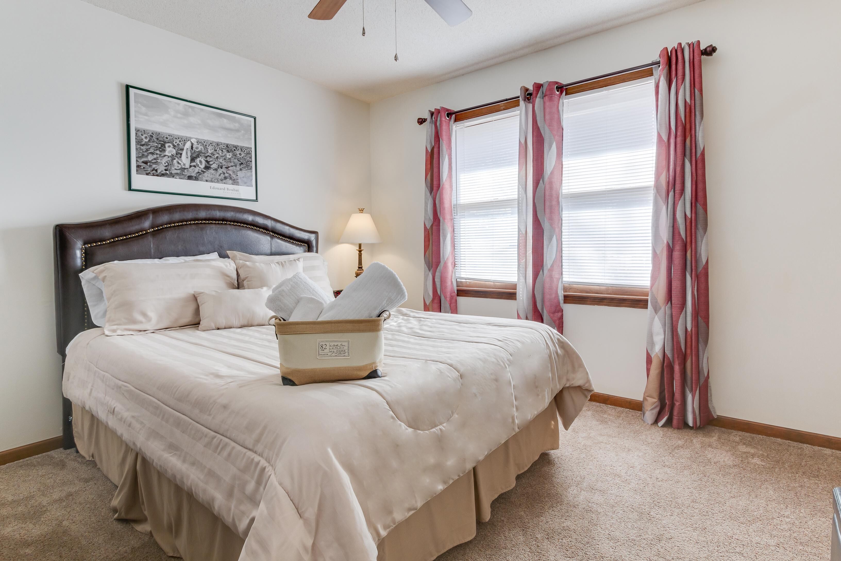 2 bedrooms, desk, iron/ironing board, travel crib