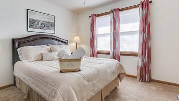 2 bedrooms, desk, iron/ironing board, travel crib