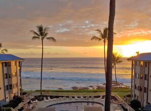 Beach nearby, sun-loungers, beach towels