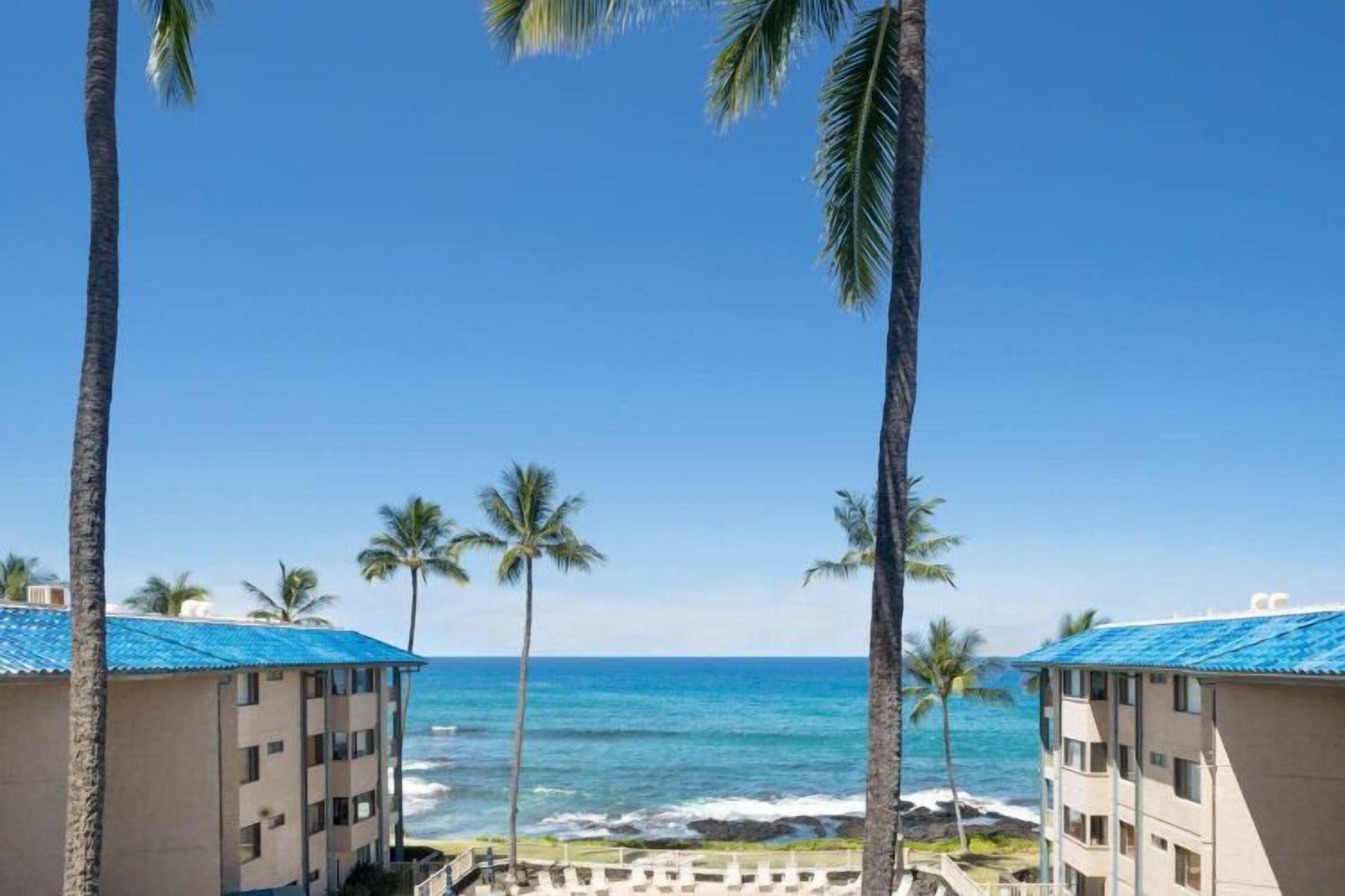 Beach nearby, sun-loungers, beach towels