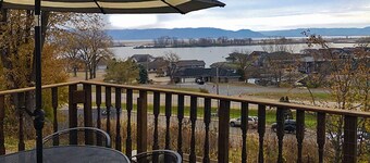 Riverview Getaways (only 13 miles to La Crosse WI or Iowa border)