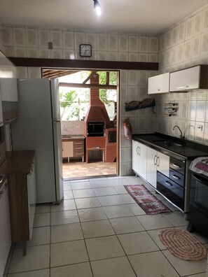 Geladeira, fogão, cooktop, liquidificador