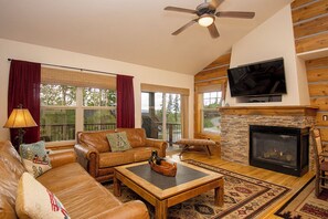 TV, fireplace, DVD player - Rendezvous Townhome - Pet Friendly, sleeps 10, mountain views (Fraser)