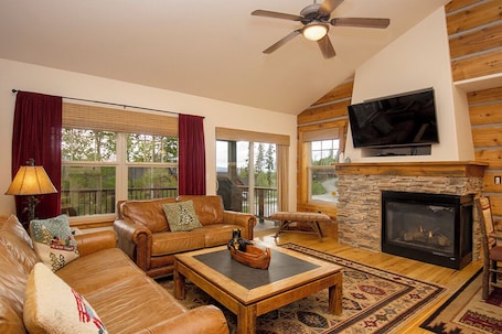 TV, fireplace, DVD player. Rendezvous Townhome - Pet Friendly, sleeps 10, mountain views