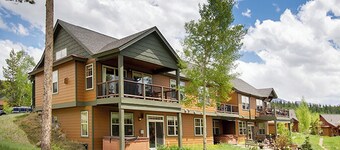 Rendezvous Townhome - Pet Friendly, sleeps 10, mountain views