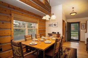 Dining - Rendezvous Townhome - Pet Friendly, sleeps 10, mountain views (Fraser)