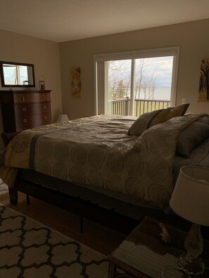 5 bedrooms, iron/ironing board, free WiFi, bed sheets