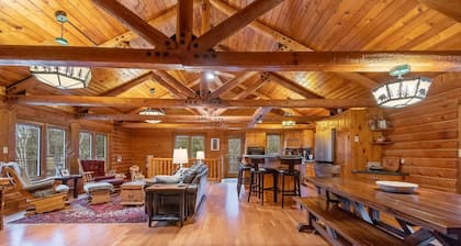 Spacious cabin on beautiful Caribou Lake