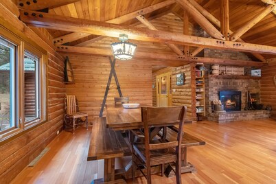 Spacious cabin 7 min from Lutsen Mountain ski hill & cross country ski trails