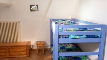 2 slaapkamers, een strijkplank/strijkijzer, beddengoed