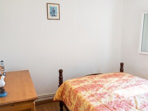 2 chambres, fer et planche à repasser, draps fournis