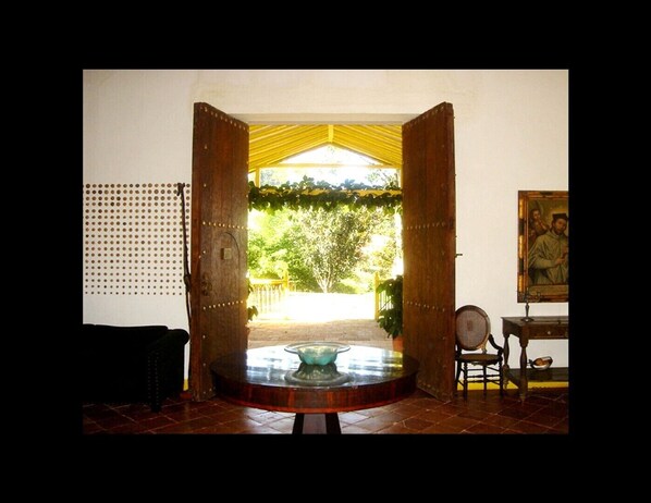 المنشأة من الداخل