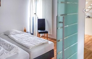 4 bedrooms, free WiFi, bed sheets