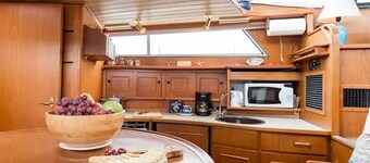 Maine Bed & Boat, NEBI on the scenic Damariscotta River