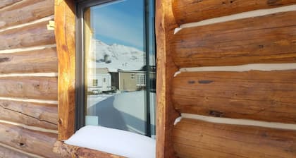 New log cabin, steps away from Yellowstone