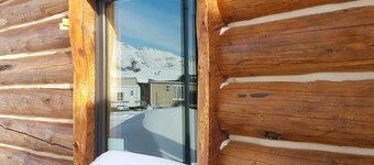 New log cabin, steps away from Yellowstone