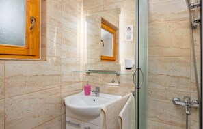 Shower - 3 bedroom stunning home in Crikvenica (Crikvenica)