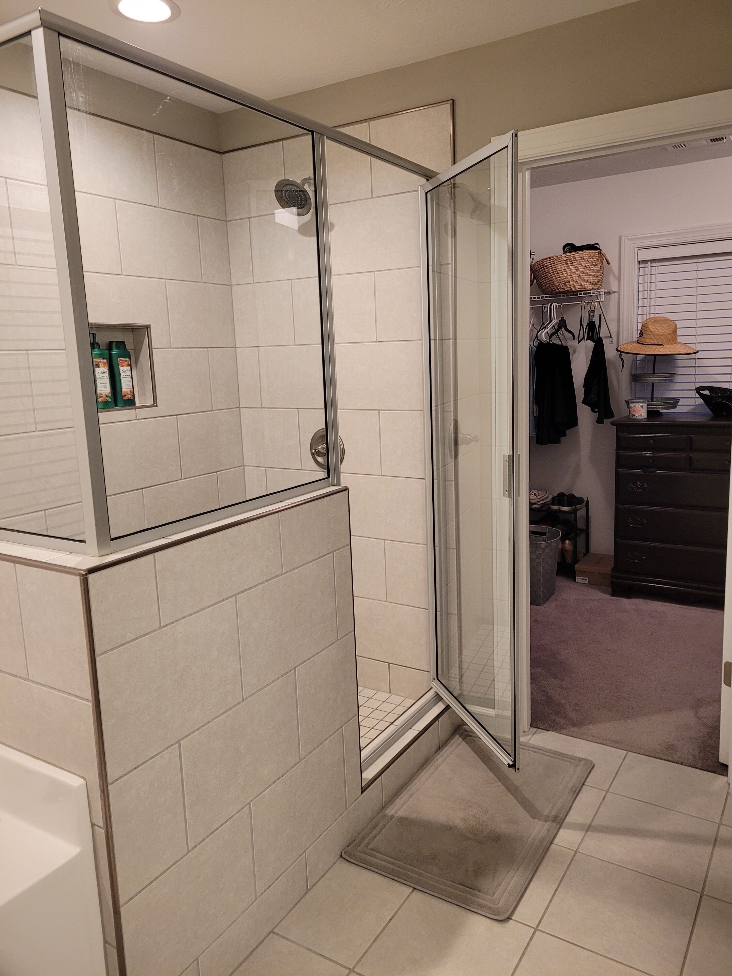 Combined shower/tub, towels, soap, shampoo
