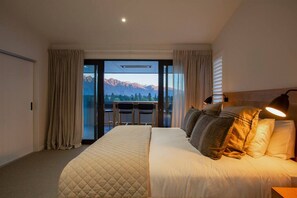4 bedrooms, desk, iron/ironing board, free WiFi