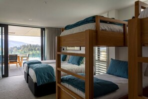 4 bedrooms, desk, iron/ironing board, free WiFi