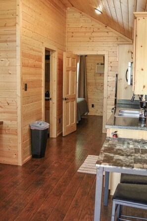 Interior - Beautiful Log cabin overlooking a meadow (Pipe Creek)