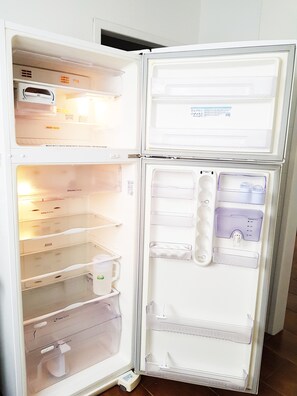 Interior - $ 367 / day. Foot in the Sand, Sea View, Balcony 20m2 with barbecue, 3qtos. (Meia Praia)