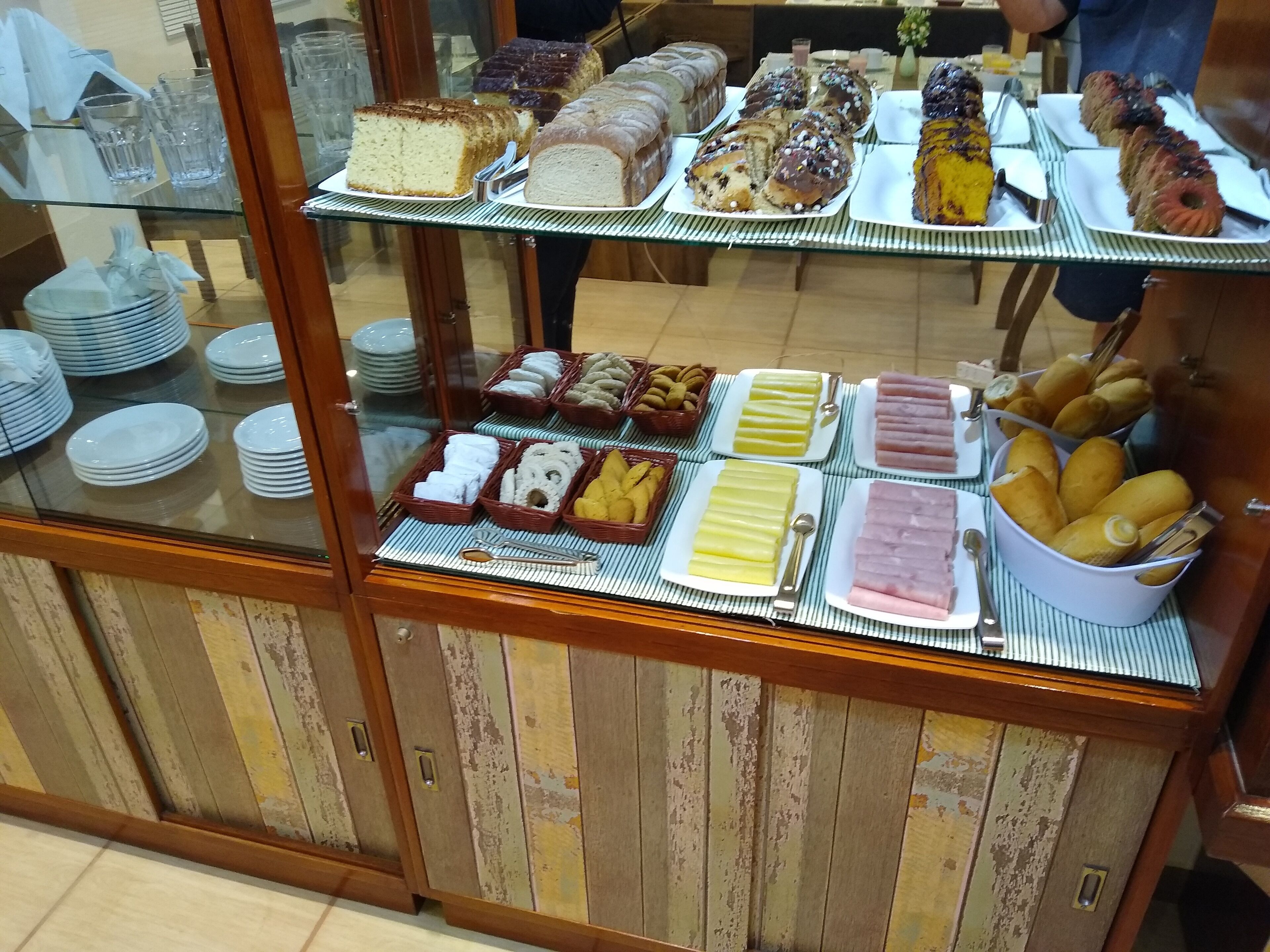 Café da manhã feito na hora grátis todos os dias