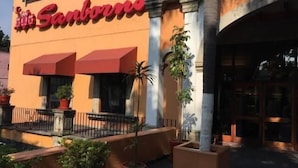 A building with a sign reading "Sanborns." - Hotel Juarez (Cuernavaca)