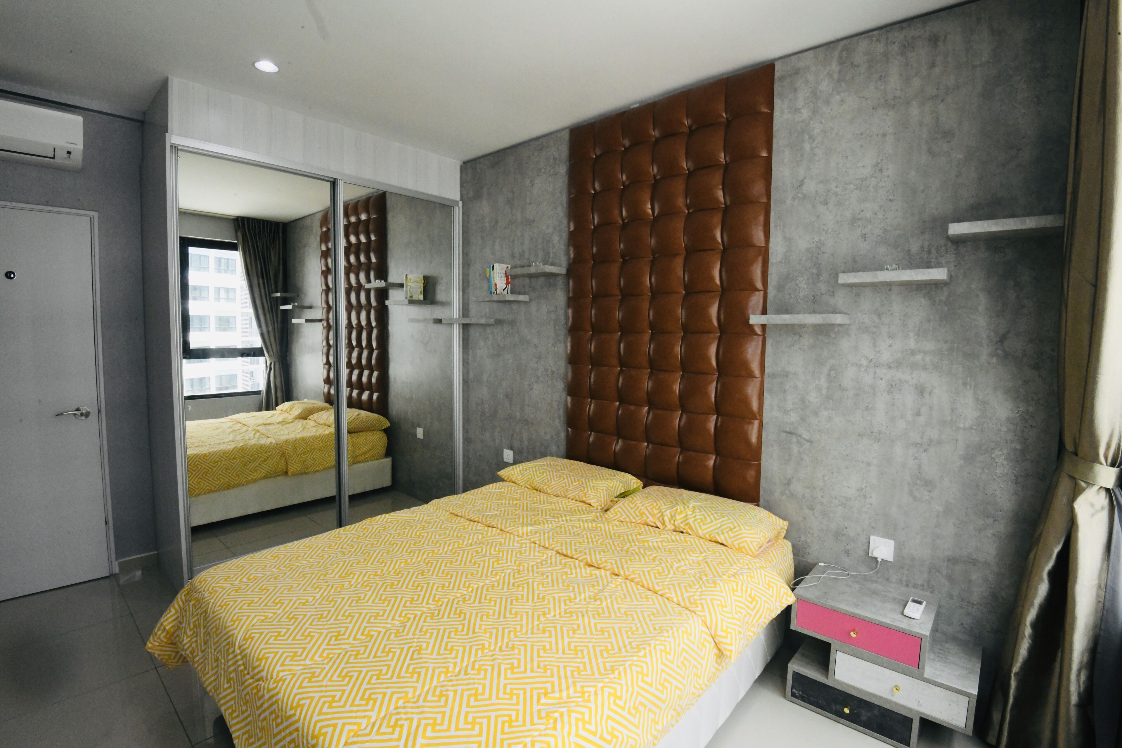 1 habitación, tabla de planchar con plancha y wifi 