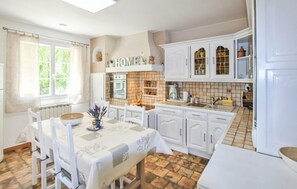 Fridge, stovetop, dishwasher, coffee/tea maker - Lovely home in Montboucher sur Jabron (Montboucher sur Jabron)
