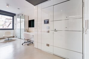 Hair dryer, towels, soap, shampoo - EMERALD LUXURY SUITE (Roma)
