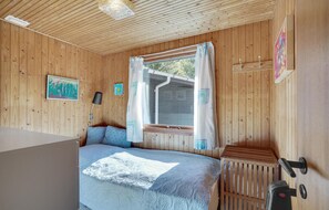 4 bedrooms, travel crib, free WiFi