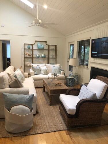 3 bedroom cottage steps away from the beach<br>Lic#RBL19-000133