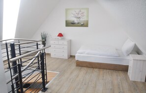 3 bedrooms, travel cot, free WiFi, bed sheets