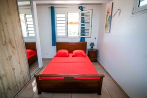 2 bedrooms, iron/ironing board, WiFi, bed sheets - The Hummingbird of C'Locat (T3) (SAINTE-MARIE)