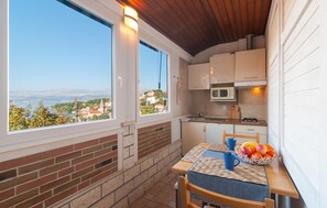 Réfrigérateur, plaque de cuisson, cafetière/bouilloire